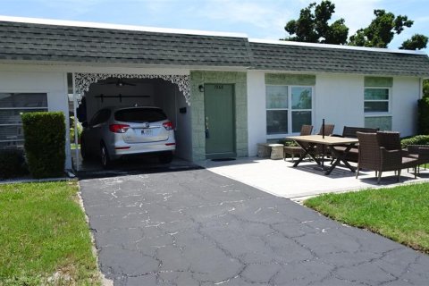 Condo in Saint Petersburg, Florida, 2 bedrooms № 2223097 - photo 3