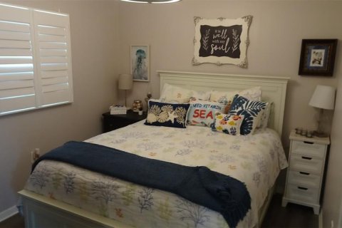 Condo in Saint Petersburg, Florida, 2 bedrooms № 2223097 - photo 13
