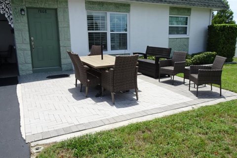 Condo in Saint Petersburg, Florida, 2 bedrooms № 2223097 - photo 4