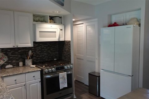 Condo in Saint Petersburg, Florida, 2 bedrooms № 2223097 - photo 20