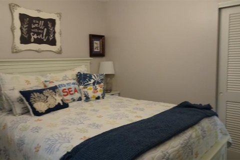 Condo in Saint Petersburg, Florida, 2 bedrooms № 2223097 - photo 14