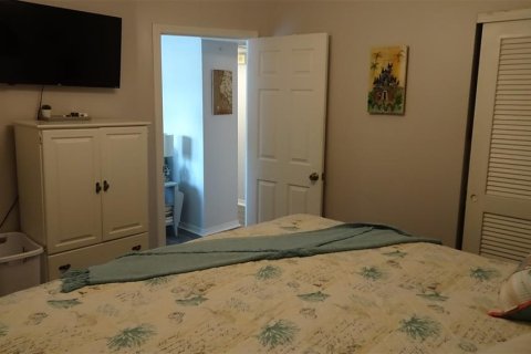 Condo in Saint Petersburg, Florida, 2 bedrooms № 2223097 - photo 12