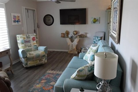 Condo in Saint Petersburg, Florida, 2 bedrooms № 2223097 - photo 10