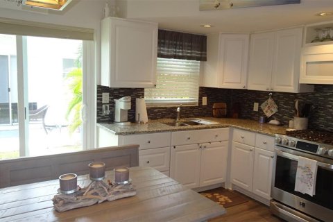 Condo in Saint Petersburg, Florida, 2 bedrooms № 2223097 - photo 22