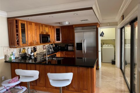 Touwnhouse à vendre à Miami, Floride: 3 chambres, 107.4 m2 № 2169908 - photo 2