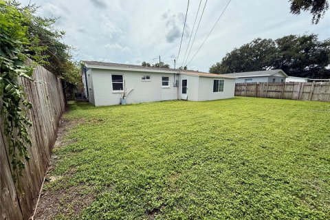 House in Pinellas Park, Florida 3 bedrooms, 104.52 sq.m. № 1917908 - photo 21