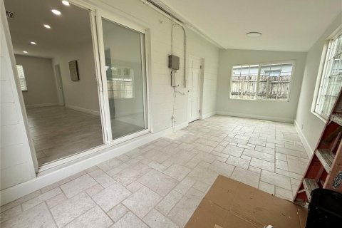 House in Pinellas Park, Florida 3 bedrooms, 104.52 sq.m. № 1917908 - photo 18
