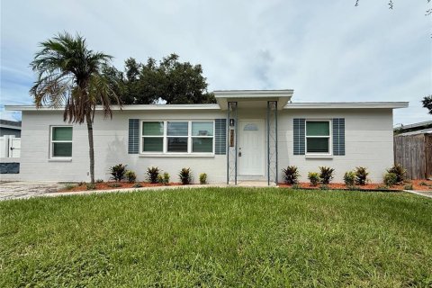 House in Pinellas Park, Florida 3 bedrooms, 104.52 sq.m. № 1917908 - photo 1