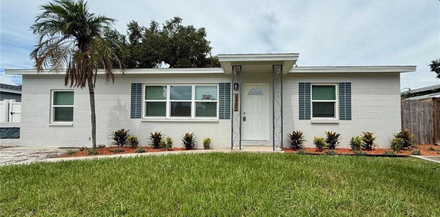 House in Pinellas Park, Florida 3 bedrooms, 104.52 sq.m. № 1917908