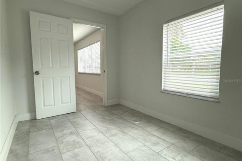House in Pinellas Park, Florida 3 bedrooms, 104.52 sq.m. № 1917908 - photo 12