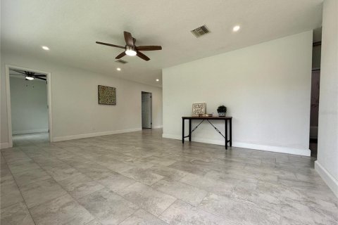 House in Pinellas Park, Florida 3 bedrooms, 104.52 sq.m. № 1917908 - photo 8
