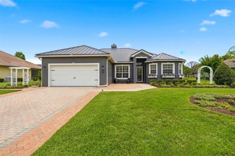 House in Winter Haven, Florida 3 bedrooms, 231.61 sq.m. № 2259479 - photo 2