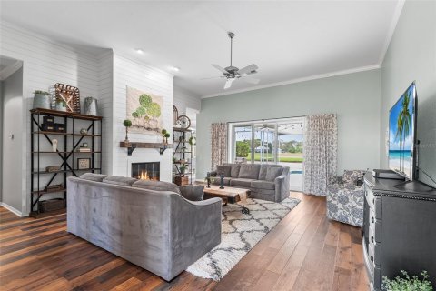 House in Winter Haven, Florida 3 bedrooms, 231.61 sq.m. № 2259479 - photo 9