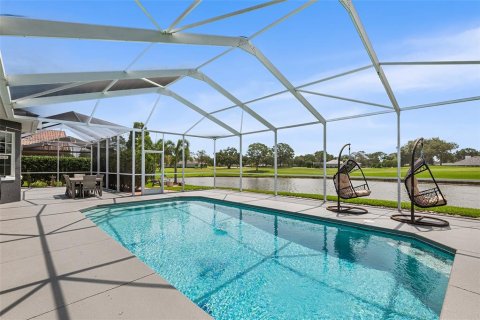 House in Winter Haven, Florida 3 bedrooms, 231.61 sq.m. № 2259479 - photo 3