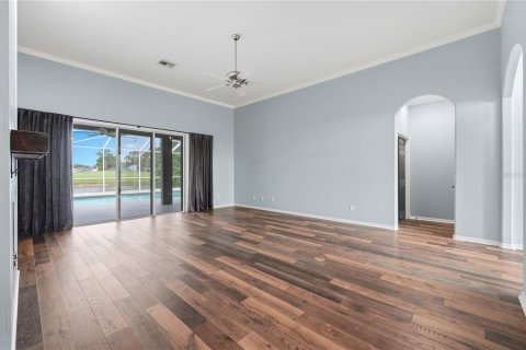 House in Winter Haven, Florida 3 bedrooms, 231.61 sq.m. № 2259479 - photo 12