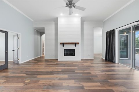 House in Winter Haven, Florida 3 bedrooms, 231.61 sq.m. № 2259479 - photo 10