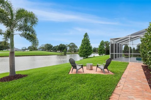 House in Winter Haven, Florida 3 bedrooms, 231.61 sq.m. № 2259479 - photo 4