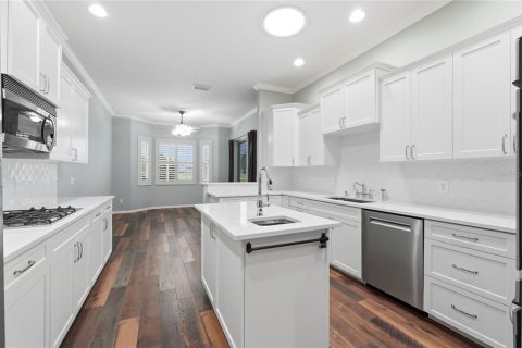 House in Winter Haven, Florida 3 bedrooms, 231.61 sq.m. № 2259479 - photo 15