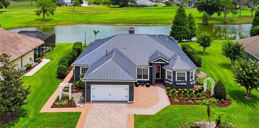 House in Winter Haven, Florida 3 bedrooms, 231.61 sq.m. № 2259479