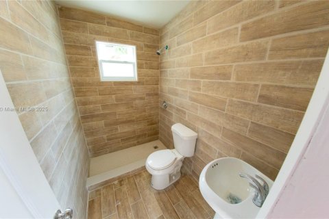 House in Miami, Florida 2 bedrooms, 60.39 sq.m. № 1826002 - photo 5