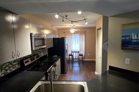 Condo in New Port Richey, Florida, 2 bedrooms № 1820494 - photo 9