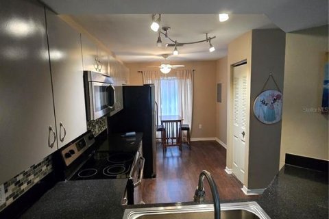 Condo in New Port Richey, Florida, 2 bedrooms № 1820494 - photo 8