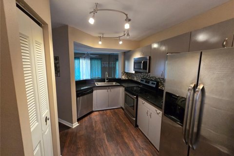 Condo in New Port Richey, Florida, 2 bedrooms № 1820494 - photo 5