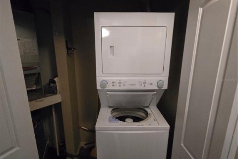 Condo in New Port Richey, Florida, 2 bedrooms № 1820494 - photo 7