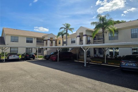 Condo in New Port Richey, Florida, 2 bedrooms № 1820494 - photo 1