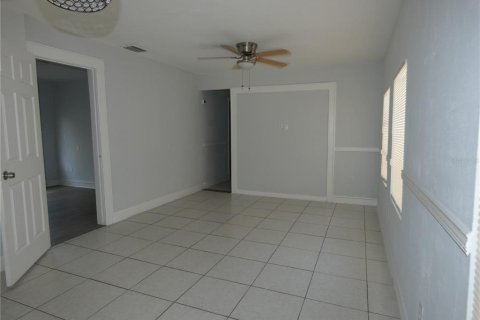House in Fort Myers, Florida 3 bedrooms, 89.19 sq.m. № 2155447 - photo 6