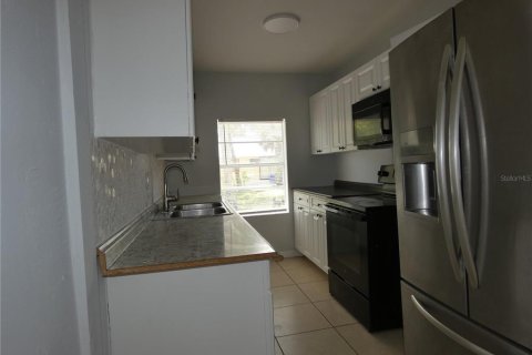 House in Fort Myers, Florida 3 bedrooms, 89.19 sq.m. № 2155447 - photo 8