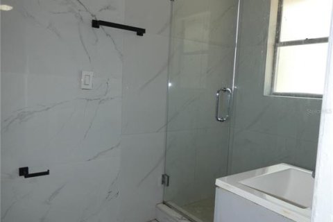 House in Fort Myers, Florida 3 bedrooms, 89.19 sq.m. № 2155447 - photo 21