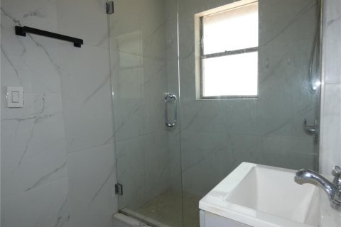House in Fort Myers, Florida 3 bedrooms, 89.19 sq.m. № 2155447 - photo 20