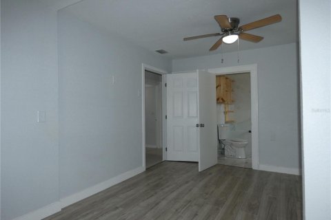 House in Fort Myers, Florida 3 bedrooms, 89.19 sq.m. № 2155447 - photo 24