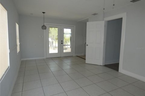 House in Fort Myers, Florida 3 bedrooms, 89.19 sq.m. № 2155447 - photo 7