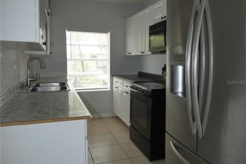 House in Fort Myers, Florida 3 bedrooms, 89.19 sq.m. № 2155447 - photo 9