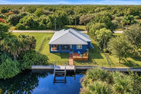 House in Punta Gorda, Florida 3 bedrooms, 146.6 sq.m. № 2428660 - photo 9