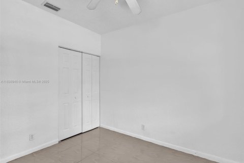 House in Dania Beach, Florida 4 bedrooms, 137.96 sq.m. № 1821727 - photo 30