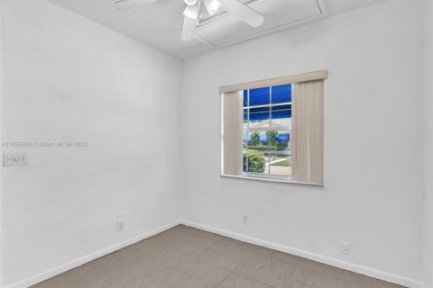 House in Dania Beach, Florida 4 bedrooms, 137.96 sq.m. № 1821727 - photo 26