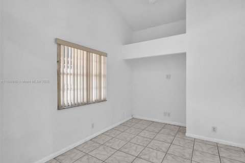 House in Dania Beach, Florida 4 bedrooms, 137.96 sq.m. № 1821727 - photo 22