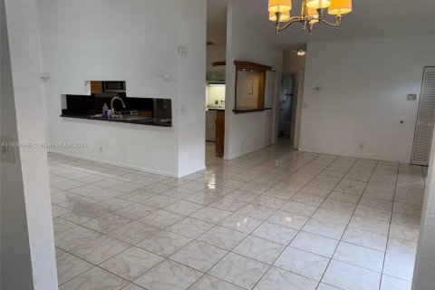 House in Dania Beach, Florida 4 bedrooms, 137.96 sq.m. № 1821727 - photo 14