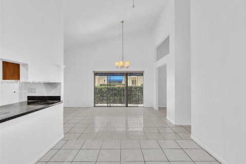 House in Dania Beach, Florida 4 bedrooms, 137.96 sq.m. № 1821727 - photo 19