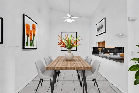 House in Dania Beach, Florida 4 bedrooms, 137.96 sq.m. № 1821727 - photo 15