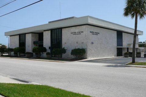 Commercial property in St. Lucie, Florida № 2266178