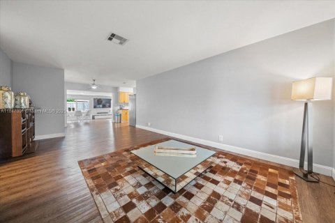 Casa en venta en Pompano Beach, Florida, 3 dormitorios, 174.84 m2 № 1857004 - foto 5