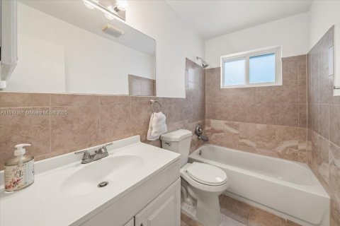Casa en venta en Pompano Beach, Florida, 3 dormitorios, 174.84 m2 № 1857004 - foto 24