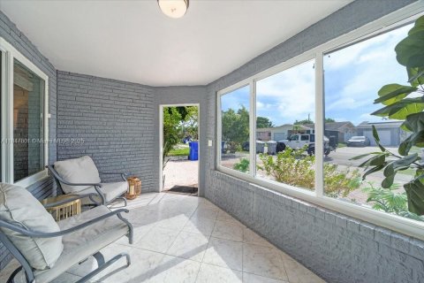 Casa en venta en Pompano Beach, Florida, 3 dormitorios, 174.84 m2 № 1857004 - foto 3