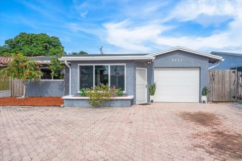 Casa en venta en Pompano Beach, Florida, 3 dormitorios, 174.84 m2 № 1857004 - foto 1