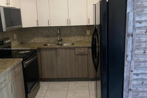 Villa ou maison à vendre à Miami, Floride: 3 chambres, 117.89 m2 № 2054043 - photo 24