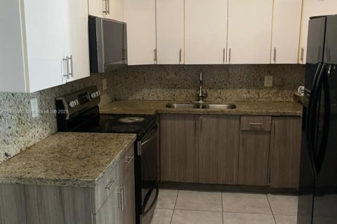 Villa ou maison à vendre à Miami, Floride: 3 chambres, 117.89 m2 № 2054043 - photo 9